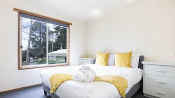 Rosella Cottage | Individually furnished, bed sheets