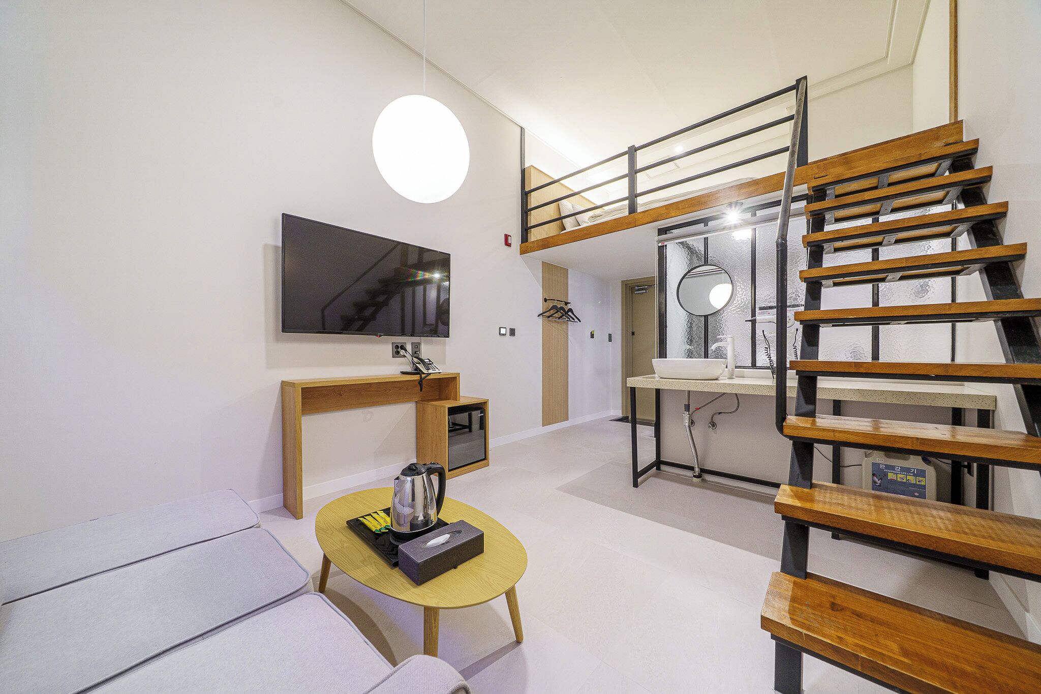 Hypo-allergenic bedding, down duvets, free minibar