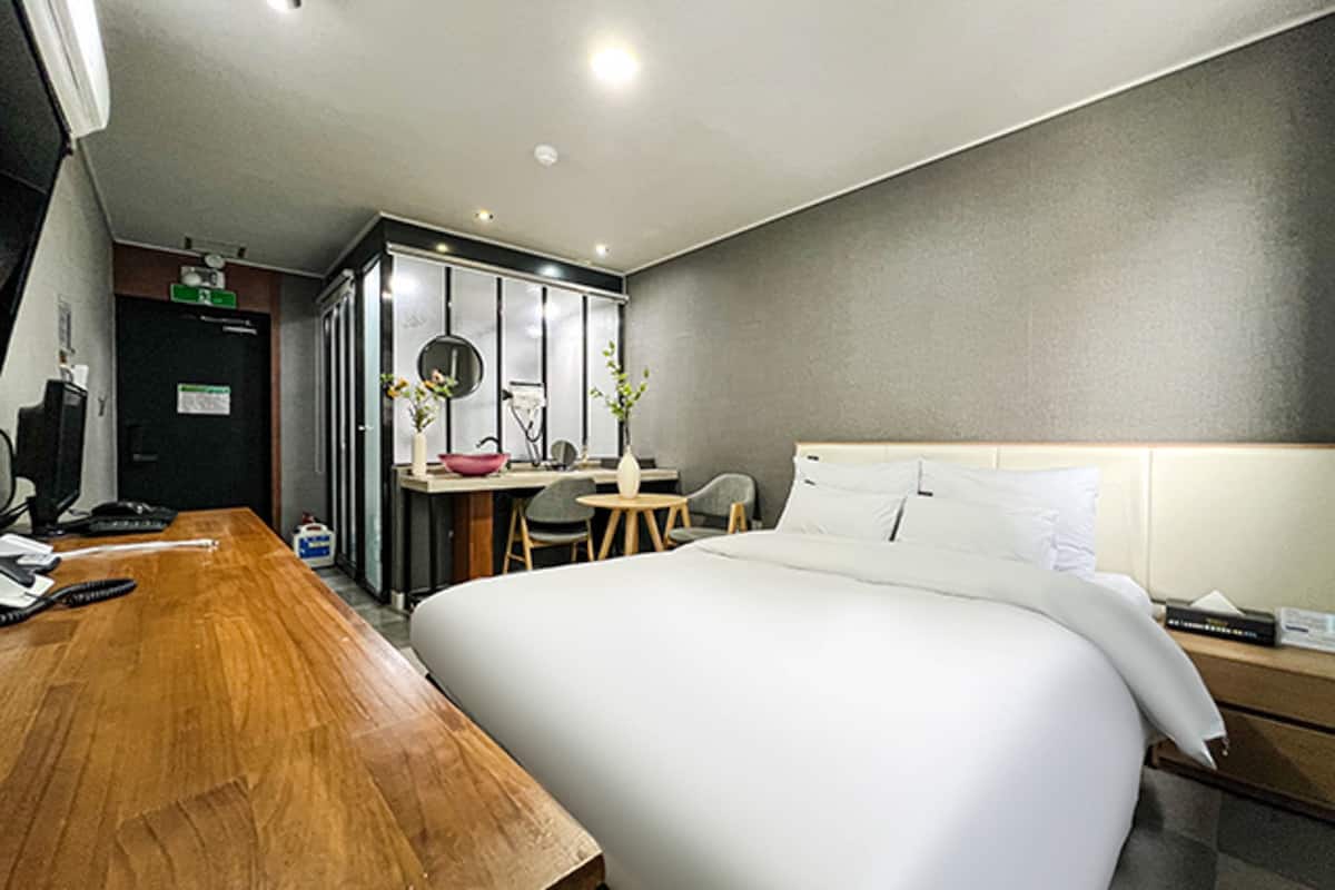 Quarto casal luxo, vista para a cidade | 1 quarto, roupas de cama antialérgicas, edredons de pluma