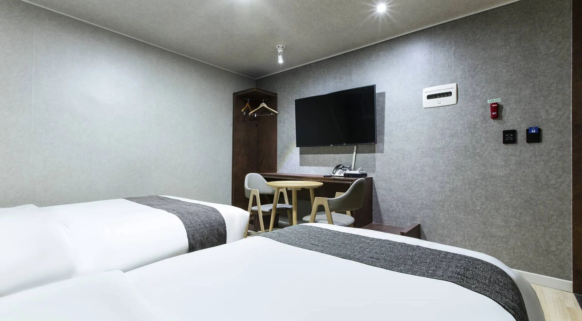 ملاءات للفراش لا تسبب الحساسية وألحفة محشوة بالريش