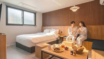 Premium Room, City View (Balcony) | Hypo-allergenic bedding, down comforters, free minibar