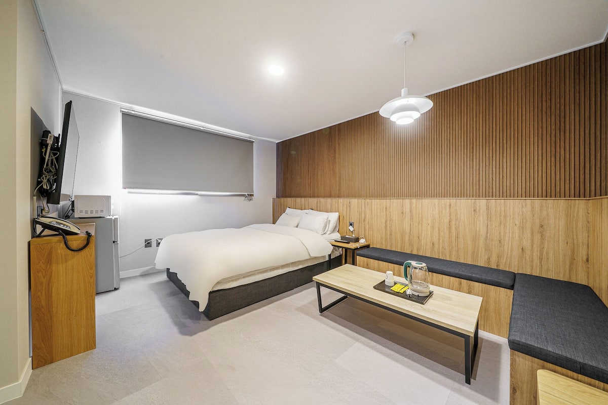 Hypo-allergenic bedding, down duvets, free minibar