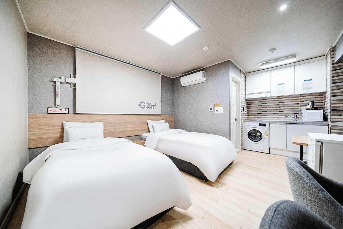 Hypo-allergenic bedding, down duvets, free minibar