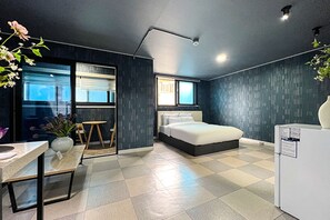 Habitación Premium, vista a la ciudad (Balcony) | Ropa de cama hipoalergénica, edredón y artículos del minibar gratis