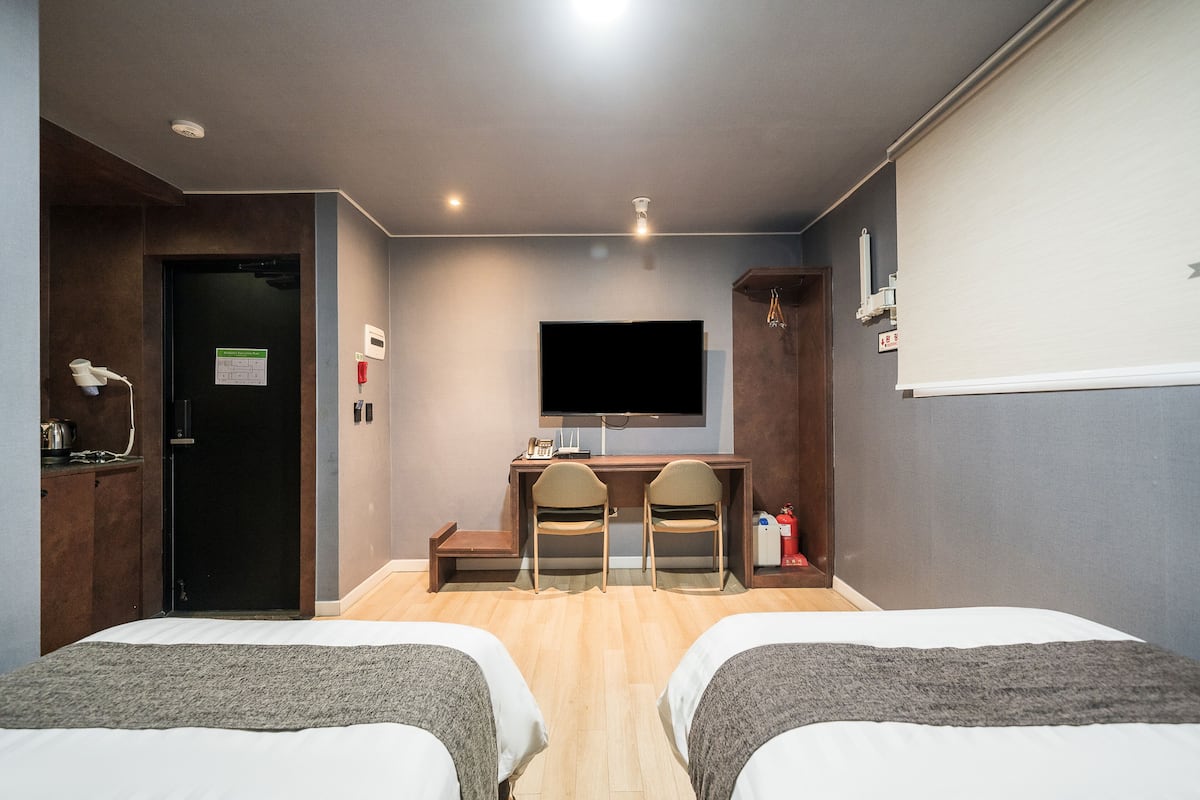Quarto duplo luxo, vista para a cidade | 1 quarto, roupas de cama antialérgicas, edredons de pluma