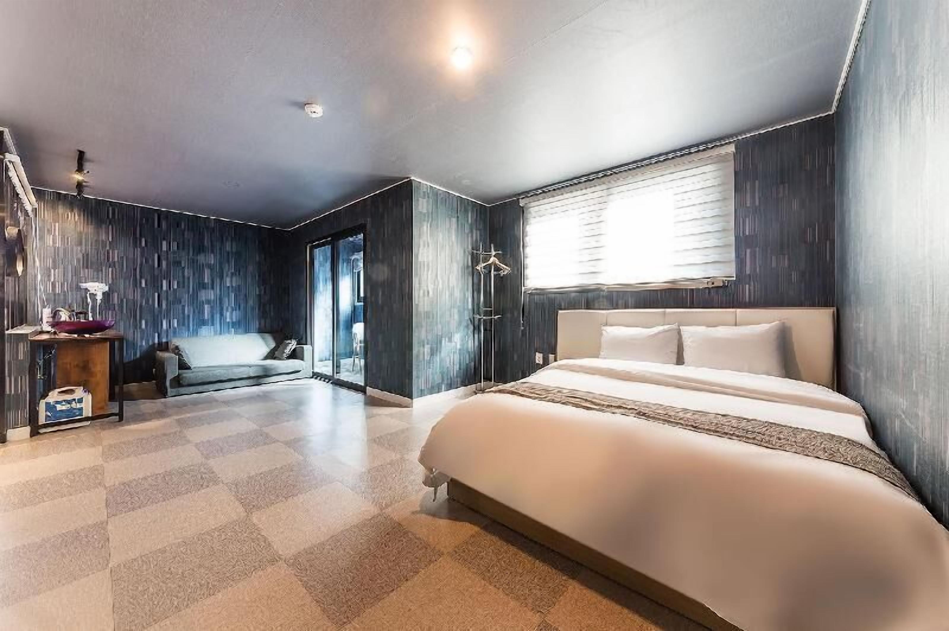 ملاءات للفراش لا تسبب الحساسية وألحفة محشوة بالريش