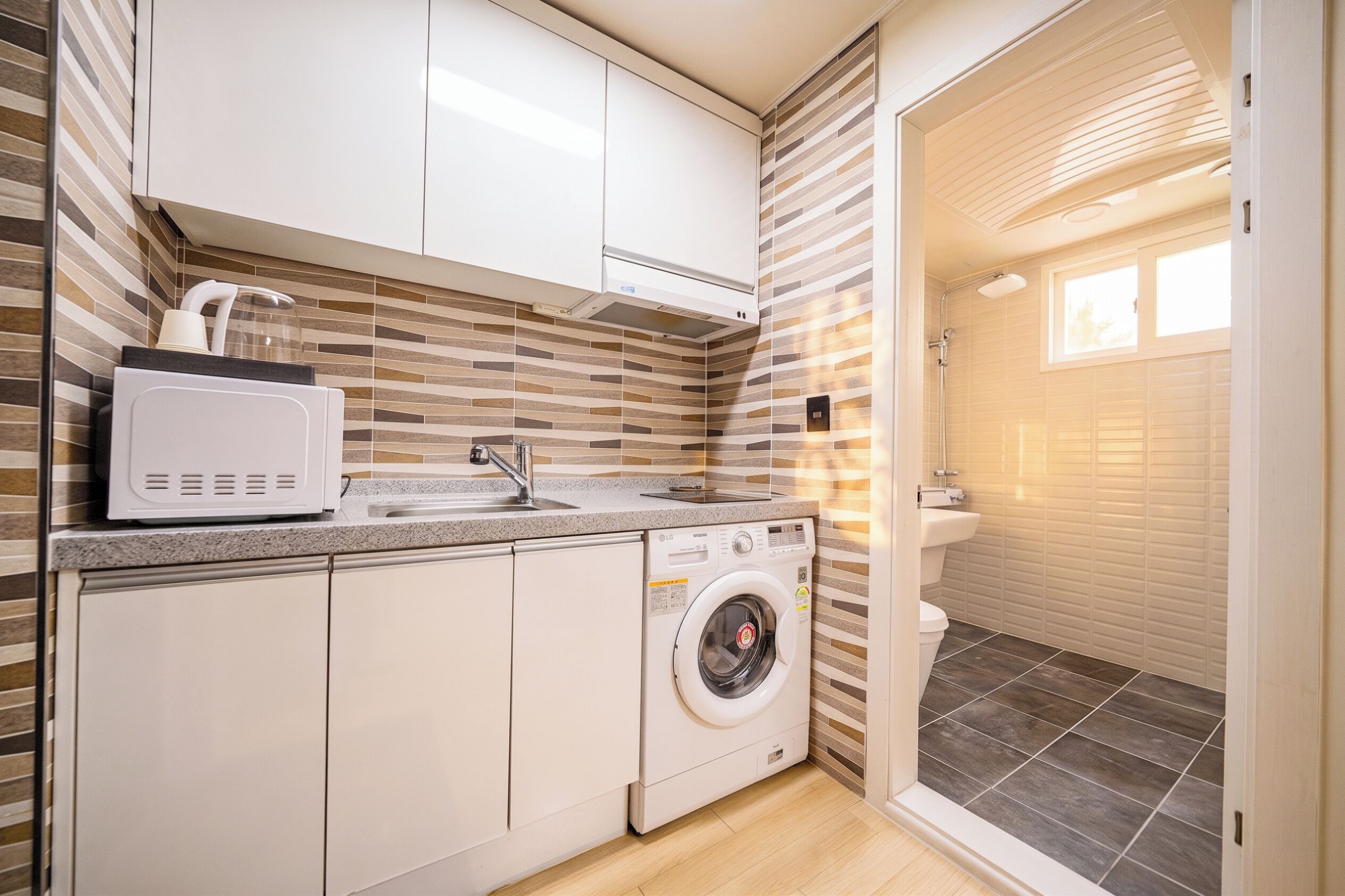 Exclusive Twin Room, City View | Private kitchen | Shared fridge, shared microwave, electric kettle