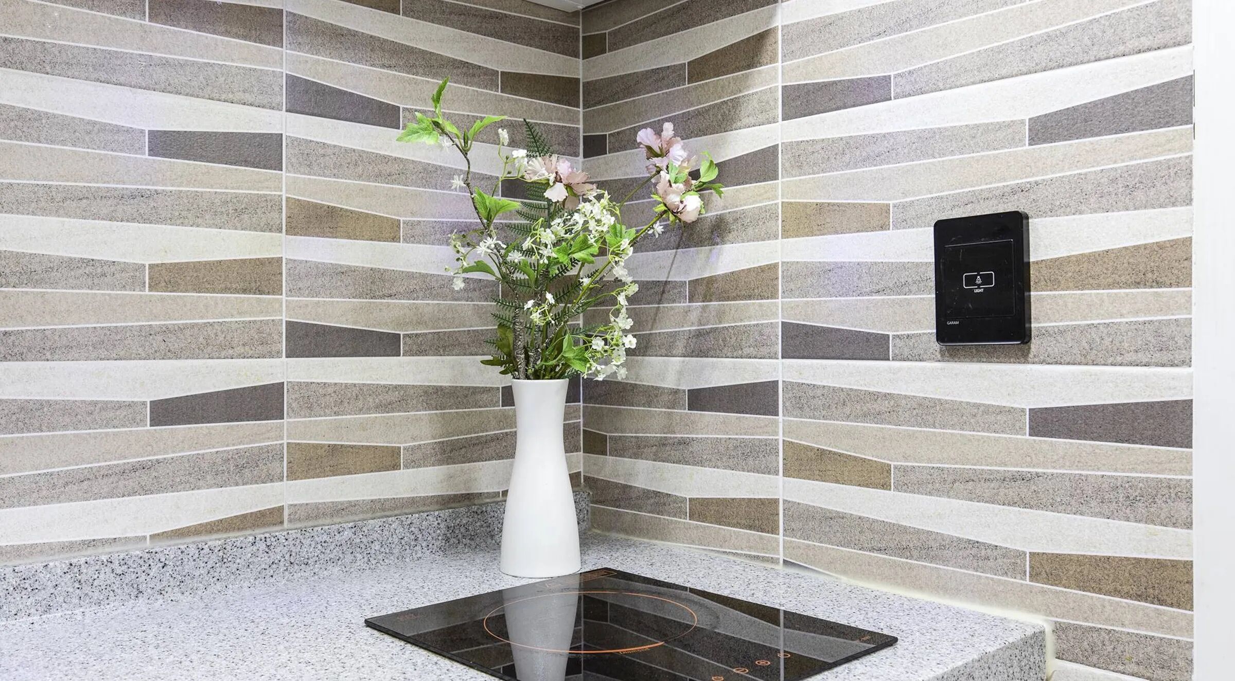 Exclusive Twin Room, City View | Private kitchen | Shared fridge, microwave, electric kettle