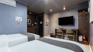 Deluxe Twin Room, City View | Hypo-allergenic bedding, down duvets, free minibar