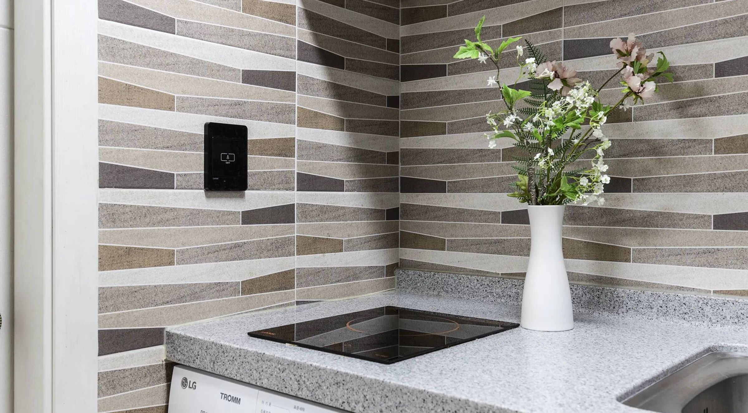 Exclusive Twin Room, City View | Private kitchen | Fridge, microwave, electric kettle