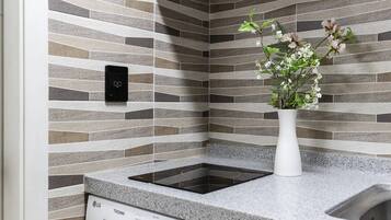 Exclusive Twin Room, City View | Private kitchen | Fridge, microwave, electric kettle