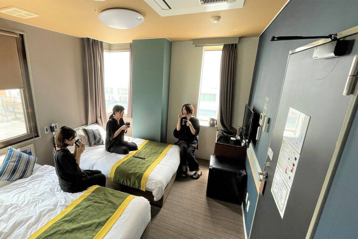 WiFi (free), bed sheets