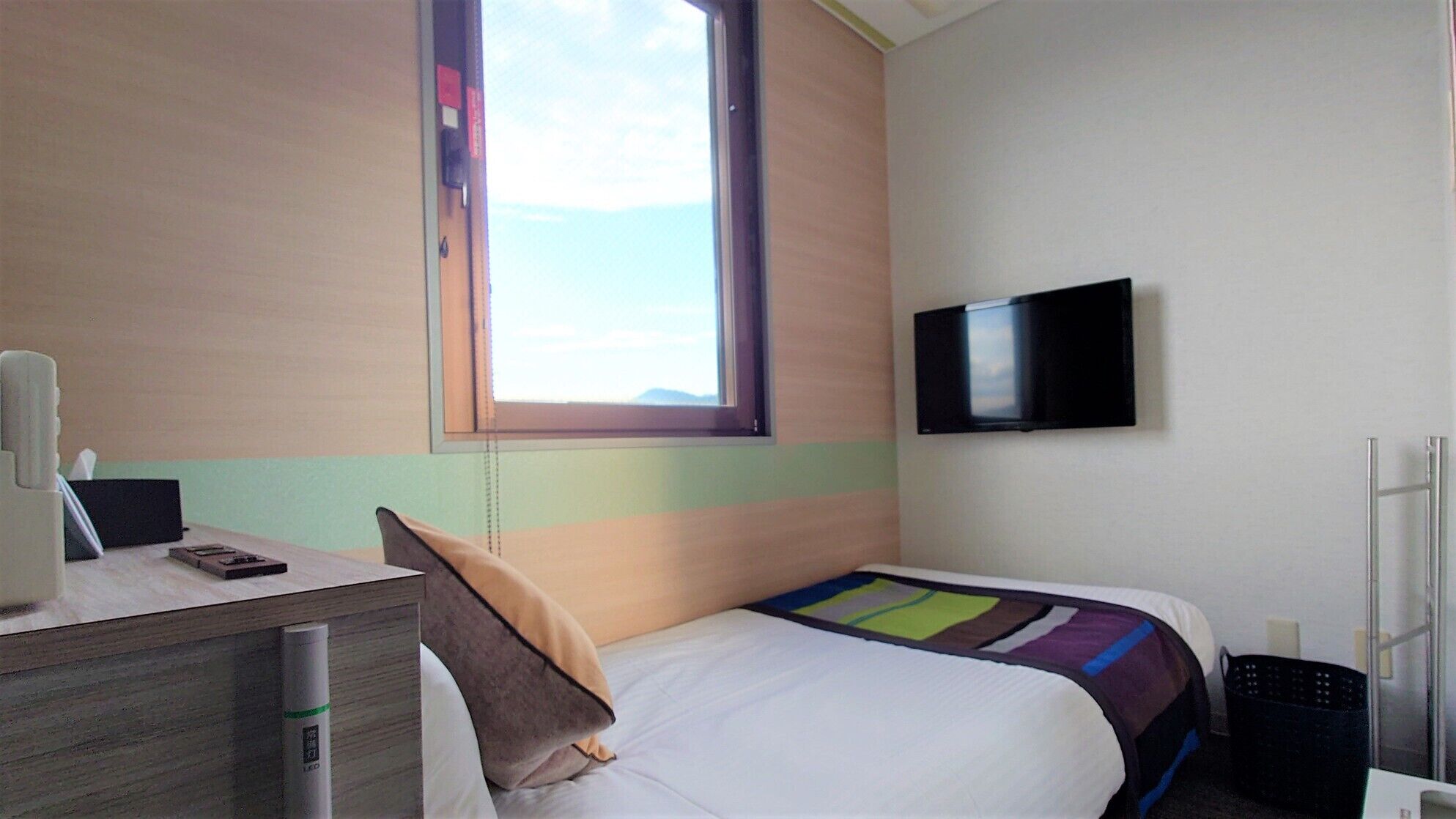 Free WiFi, bed sheets