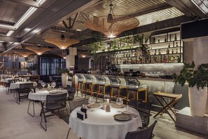 2 restaurants; breakfast and dinner served  - Büyük Hotel (Alanya)