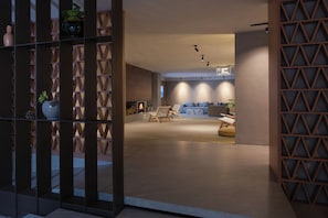 2 Bars/Lounges