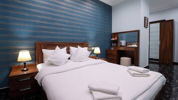 Family Suite, Multiple Beds | 1 bedroom, premium bedding, Tempur-Pedic beds, minibar