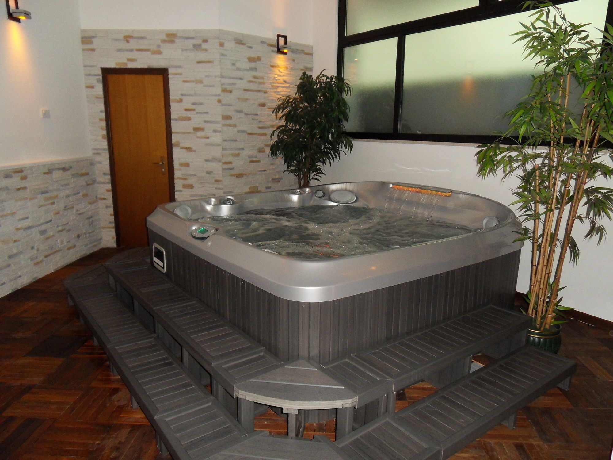 indoor spa tub