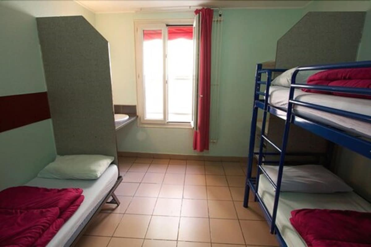In-room safe, WiFi (free), bed sheets