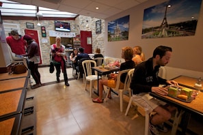 Restaurant - Auberge Internationale des Jeunes - Hostel (Paris)