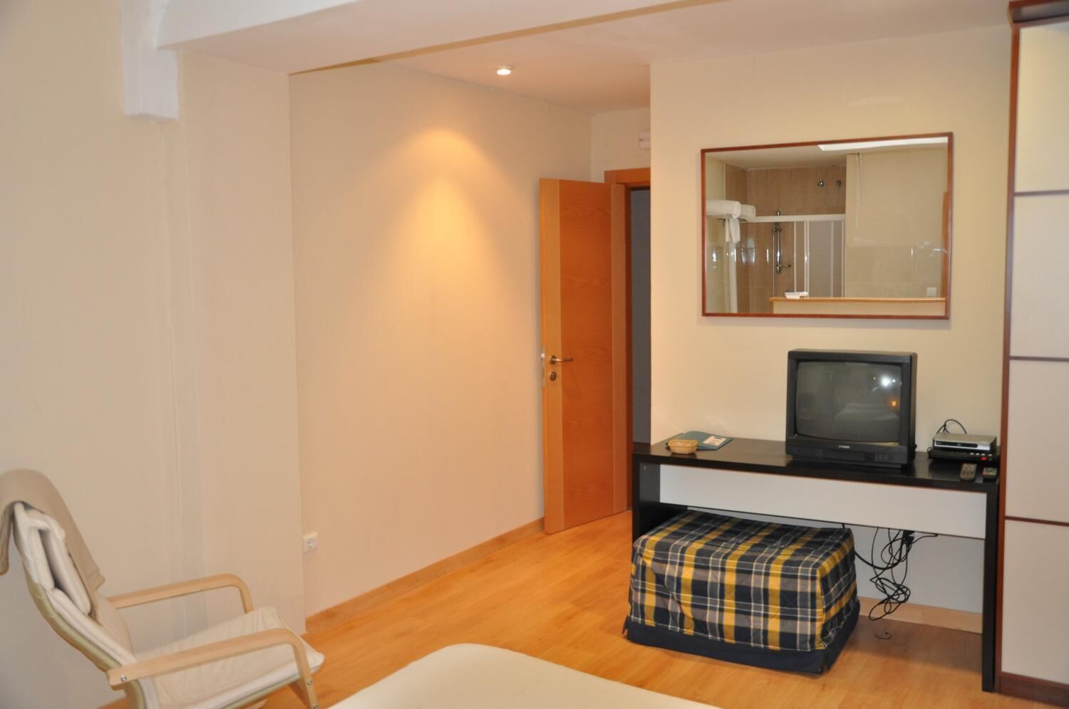 Geluiddichte muren, extra bedden (toeslag), gratis wifi, beddengoed