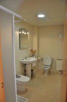 淋浴设施、吹风机、毛巾