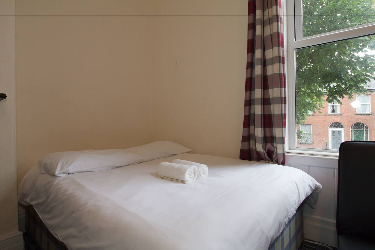 Basic Studio, 1 Double Bed with Sofa bed