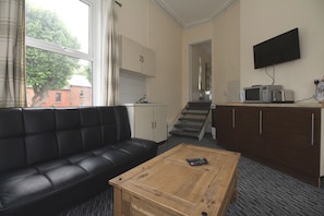 Studio, Kitchenette | Living area