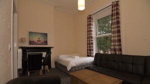 Estudio básico, 1 cama doble con sofá cama | Zona de estar