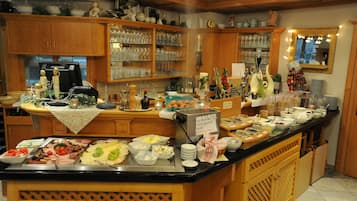 Free daily buffet breakfast