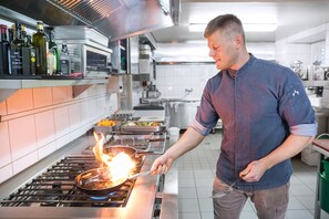 Breakfast, lunch, dinner served; Regional cuisine - Hotel Rösslwirt (Lam)