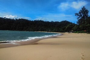 靠近海滩、白沙、10 间海滩酒吧