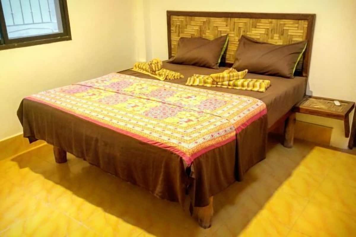 1 bedroom, minibar, desk, laptop workspace