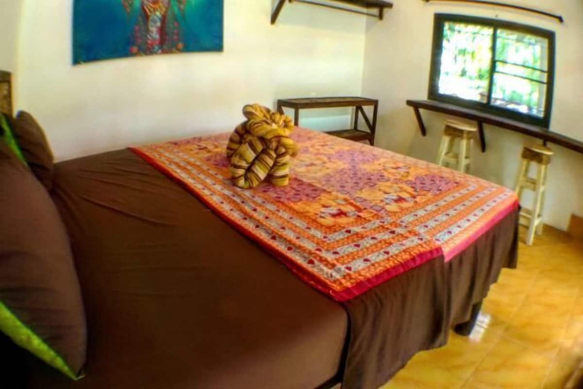 1 bedroom, minibar, desk, laptop workspace