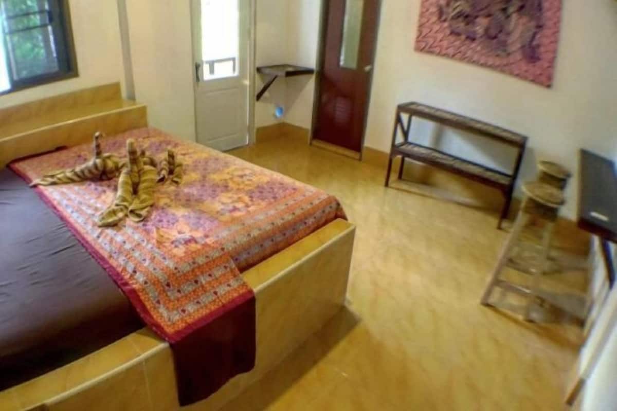 1 bedroom, minibar, desk, laptop workspace