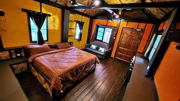 Minibar, desk, laptop workspace, free WiFi