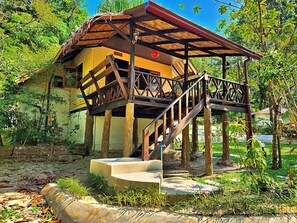 迷你吧、办公桌、笔记本电脑工作区、免费 WiFi