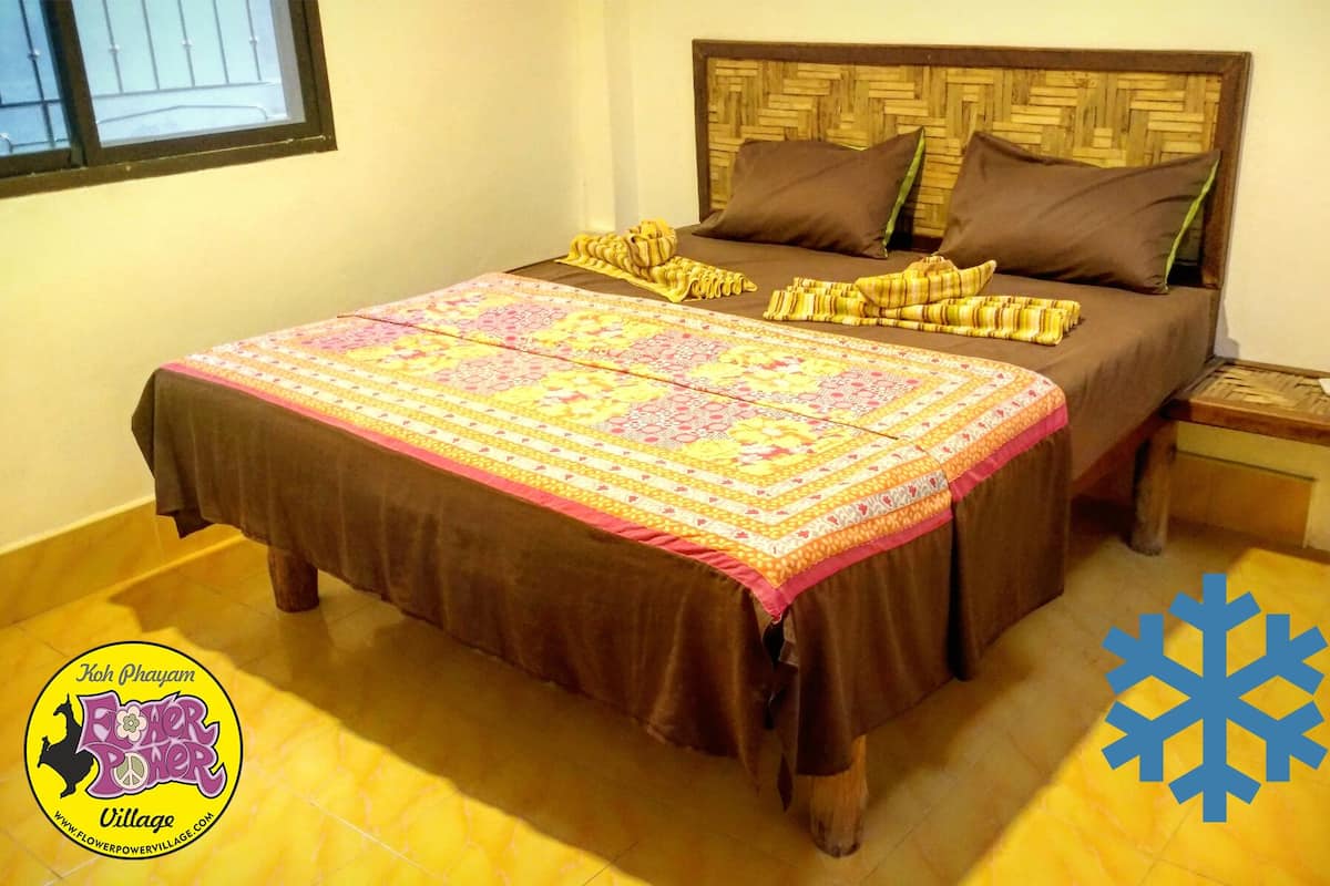 Premium Double Room, 1 King Bed, Private Bathroom | 1 bedroom, minibar, desk, laptop workspace
