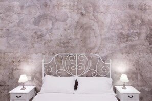 Standard Double Room | Minibar, in-room safe, free cribs/infant beds, free WiFi - Suite Maggiore (Rome)