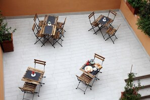 Free daily continental breakfast - Suite Maggiore (Rome)