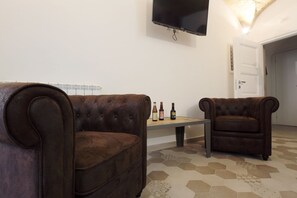 Lobby sitting area - Suite Maggiore (Rome)