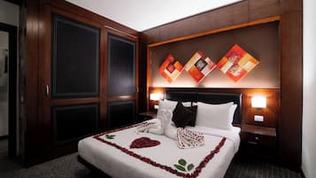 Junior Suite, 1 Queen Bed, Pool View | 1 bedroom, minibar, in-room safe, blackout curtains