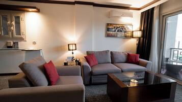 Junior Suite, 1 Queen Bed, Pool View | Living area | 55-inch Smart TV with satellite channels