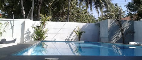 Kolam renang terbuka