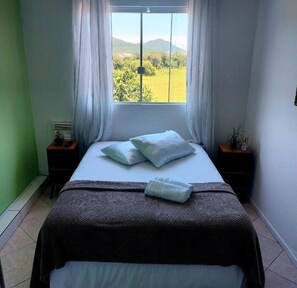 Habitación doble superior, vistas a la montaña | Ropa de cama de alta calidad, escritorio, sistema de insonorización