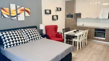 Family Suite, 1 Bedroom, Terrace (107) | Private kitchen | Fridge, microwave, oven, stovetop
