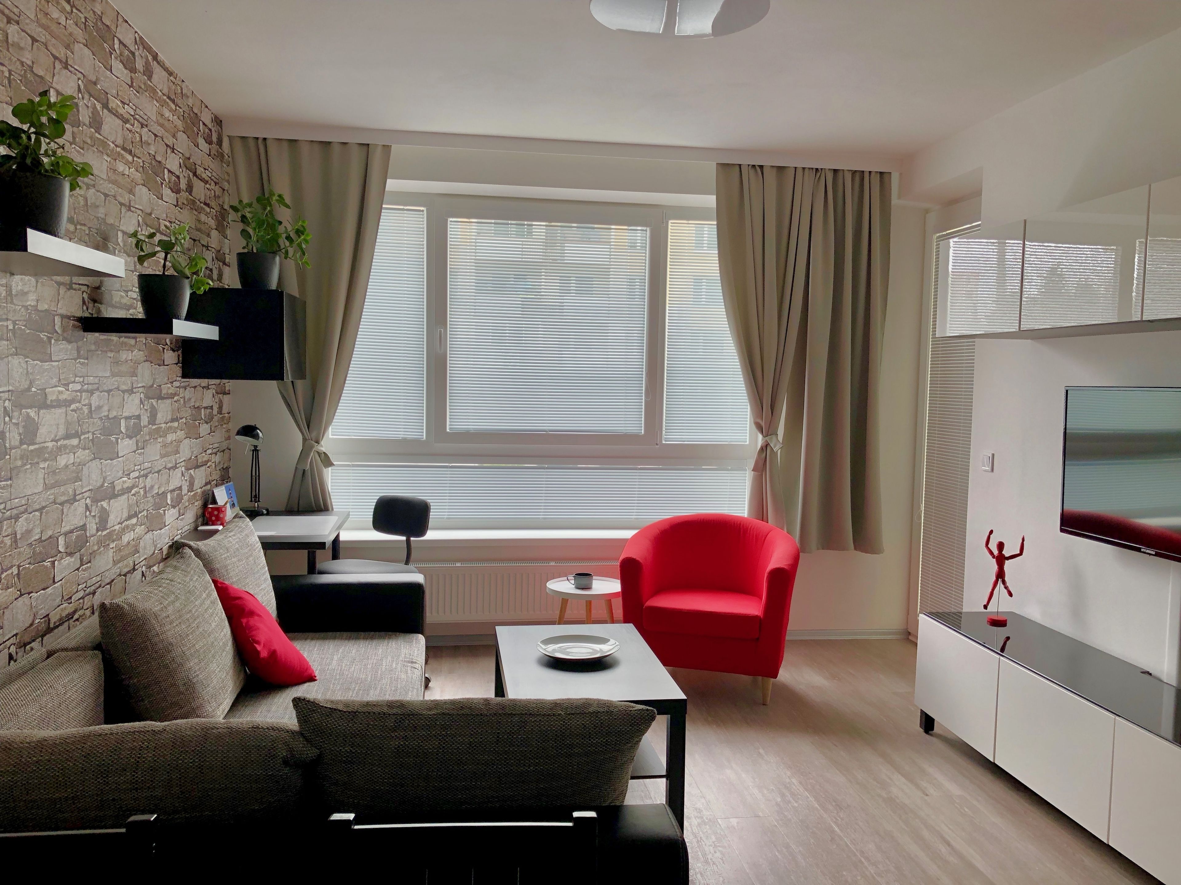 Apartament júnior, terrassa (106) | Sala d'estar | Televisor de pantalla plana 