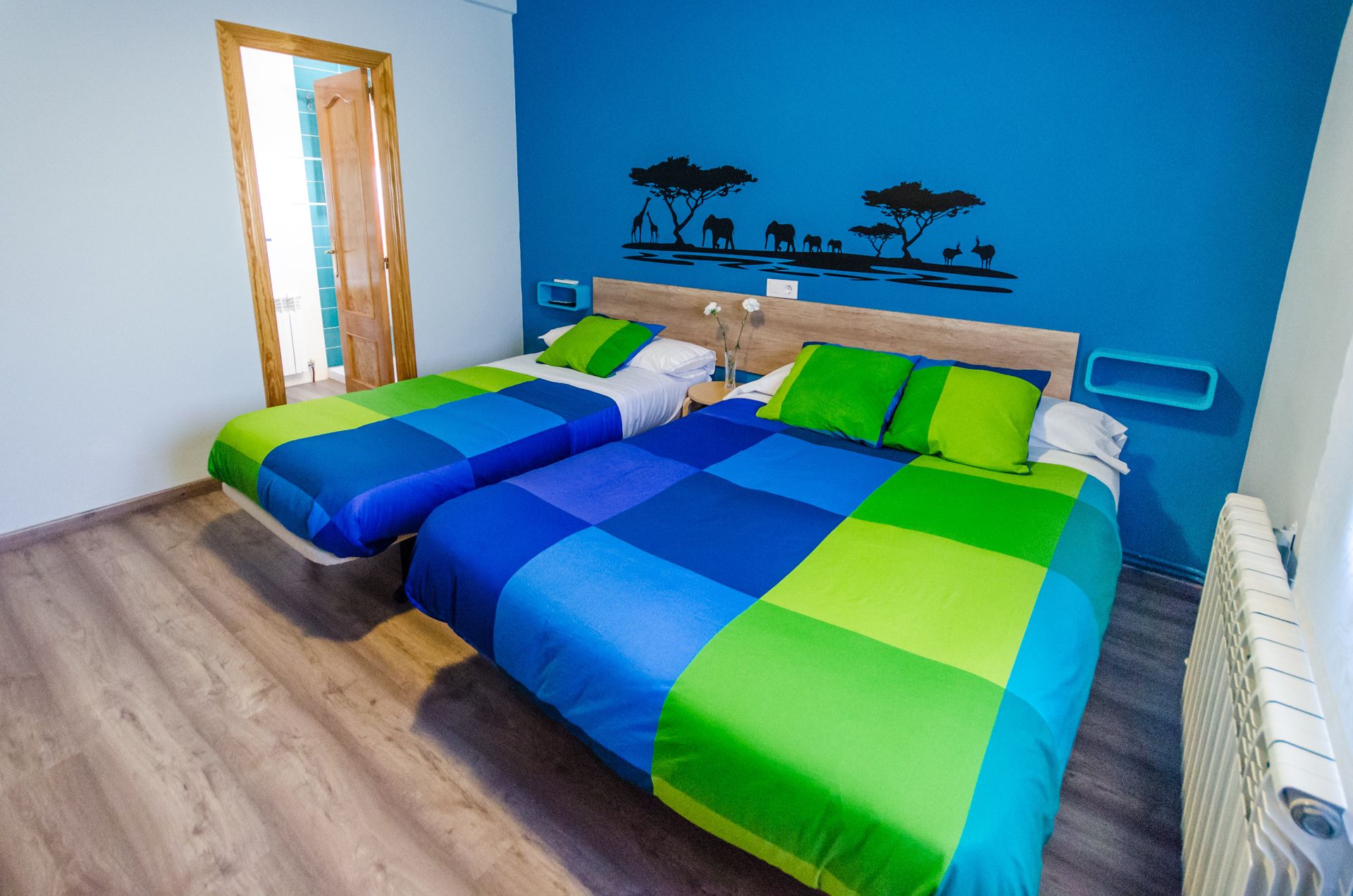 Bureau, rideaux occultants, Wi-Fi gratuit, draps fournis