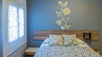 Double Room | Desk, blackout curtains, free WiFi, bed sheets