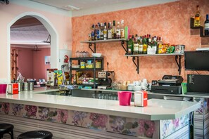 Bar (on property) - Hostal La Pastora (Candeleda)