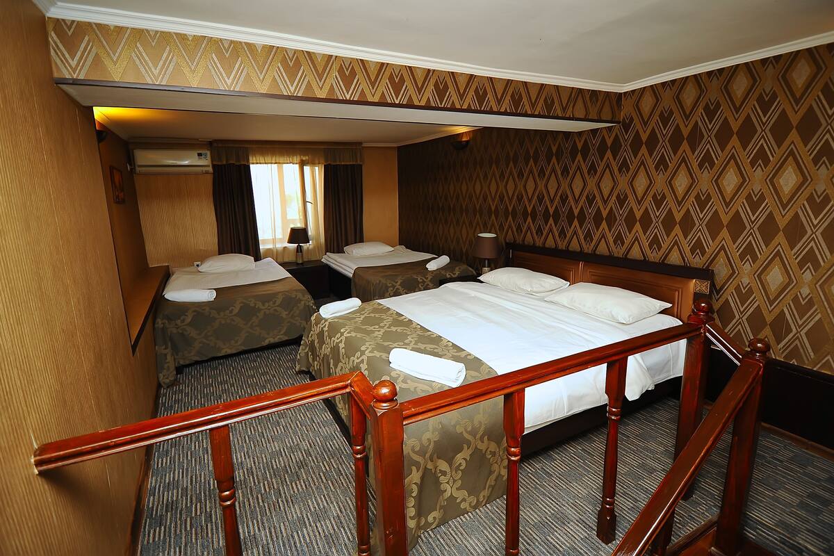 Triple Room | In-room safe, desk, iron/ironing board, free cots/infant beds